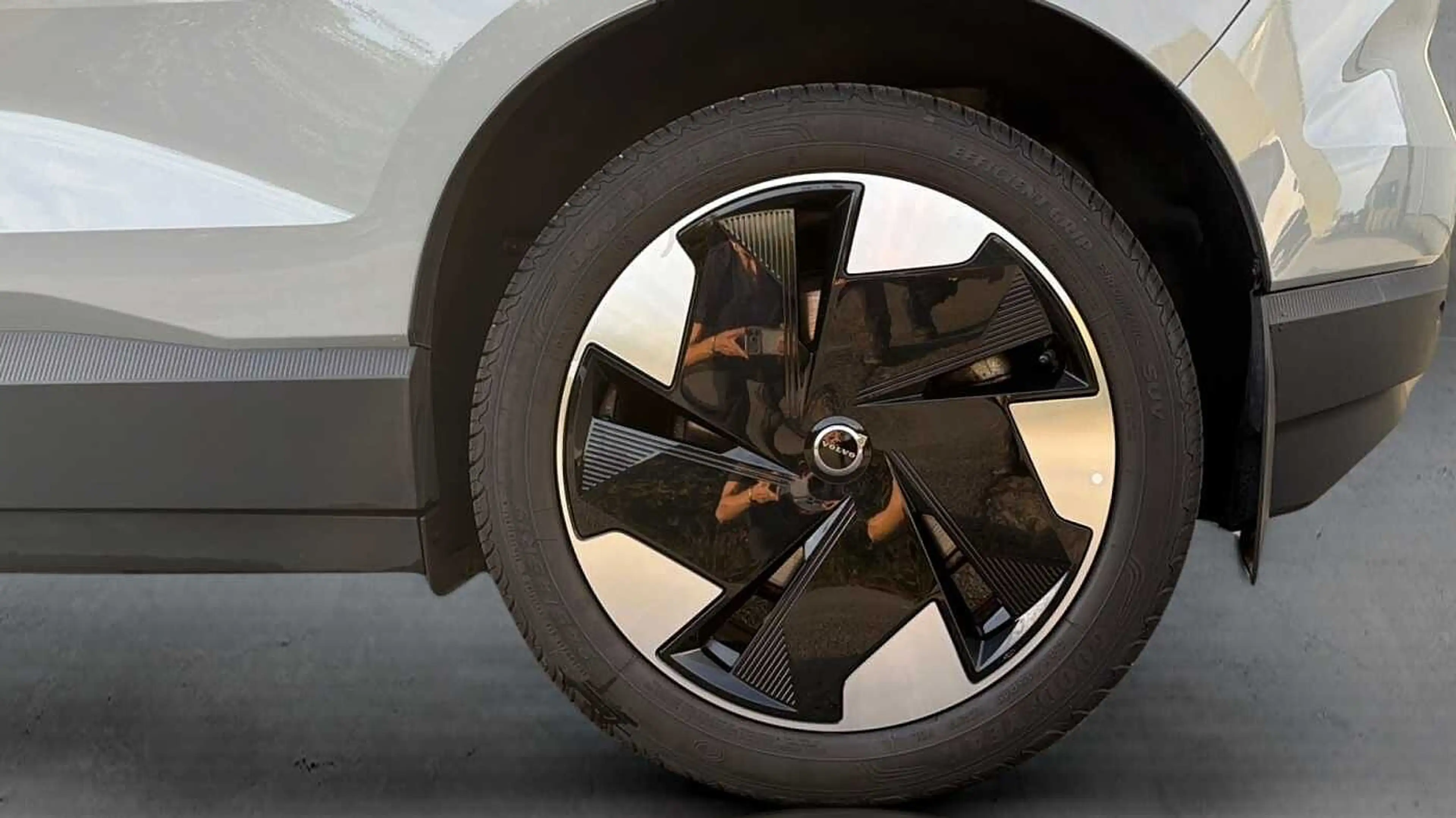 Volvo EX30 Plus, Single Motor Extended Range — photo 10
