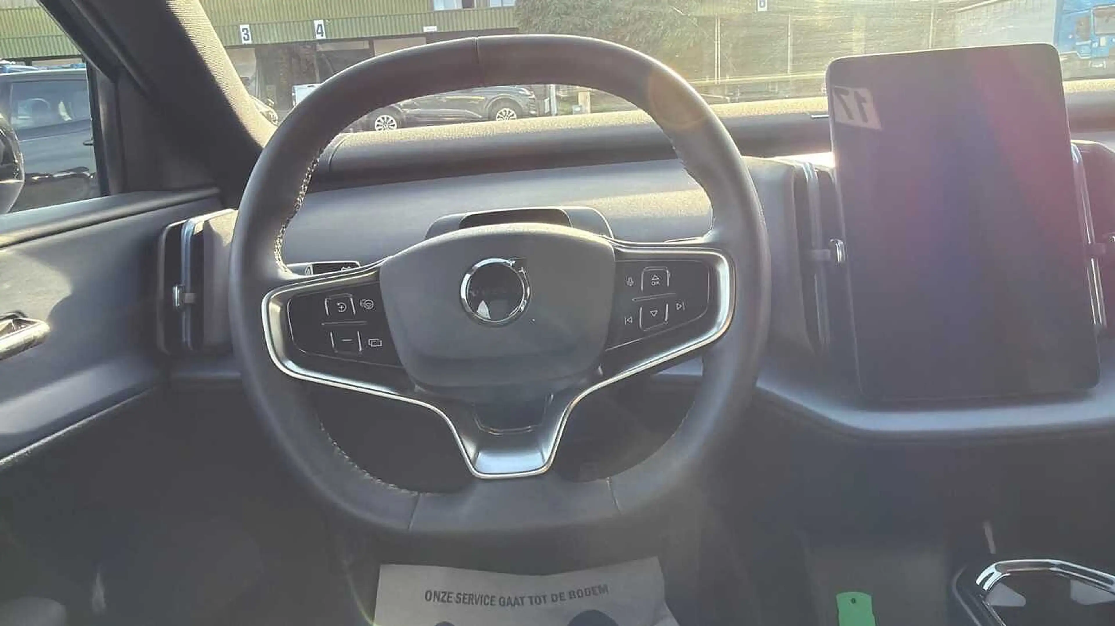 Volvo EX30 Plus, Single Motor Extended Range — photo 11