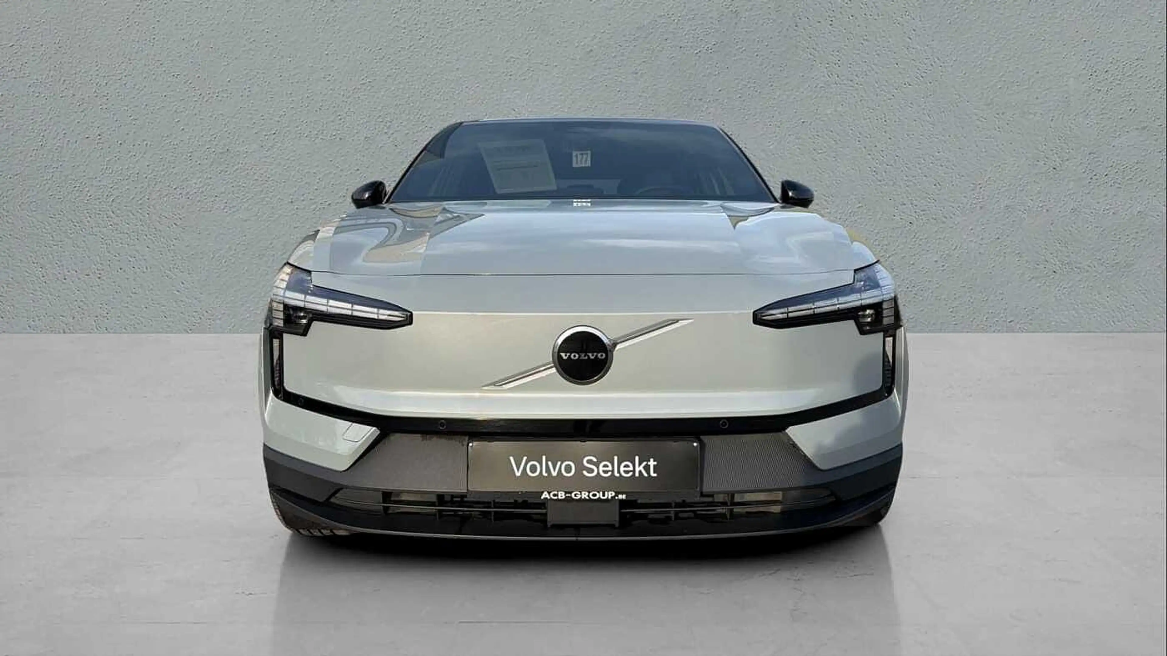 Volvo EX30 Plus, Single Motor Extended Range — photo 9