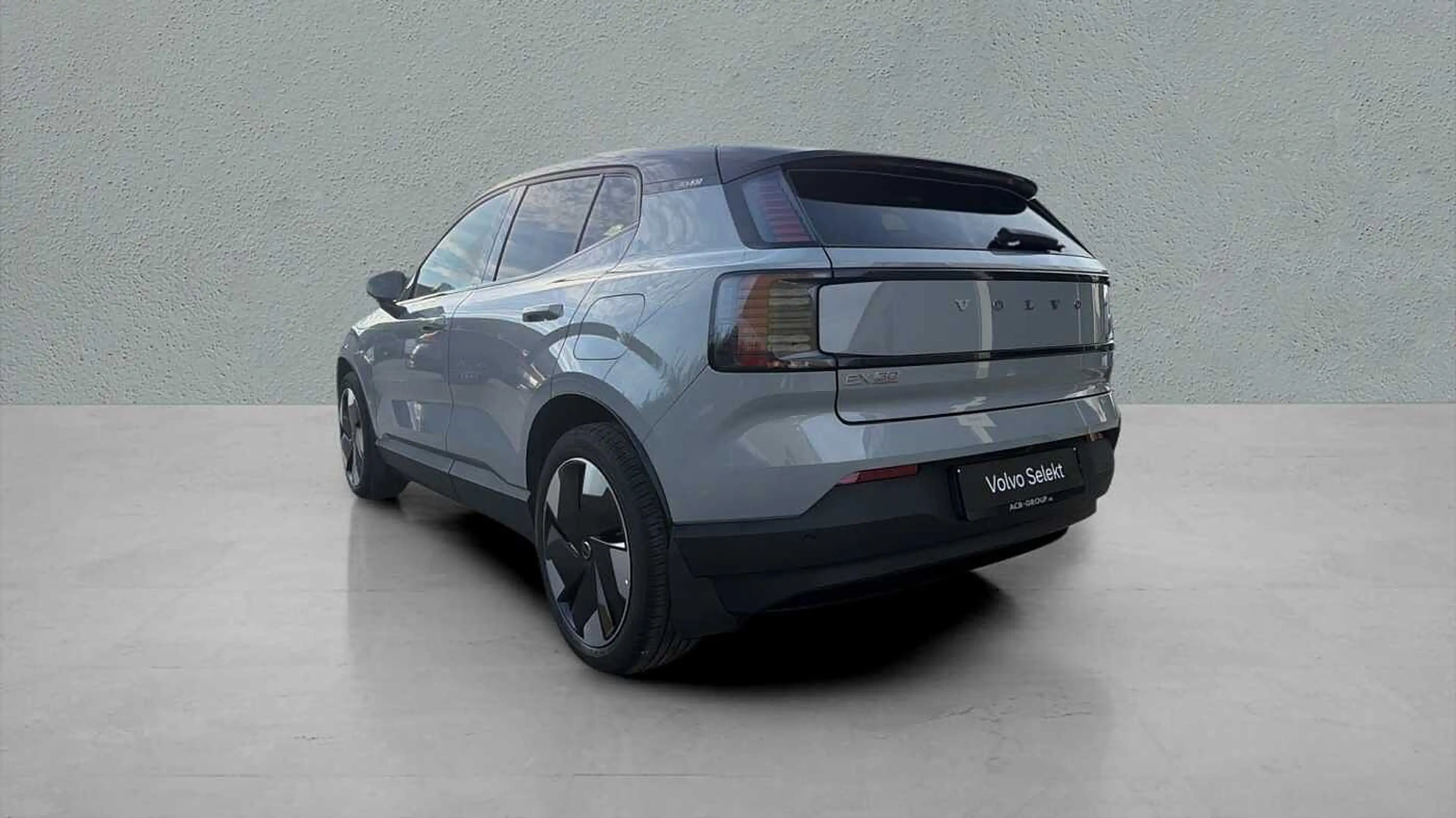Volvo EX30 Plus, Single Motor Extended Range — photo 2