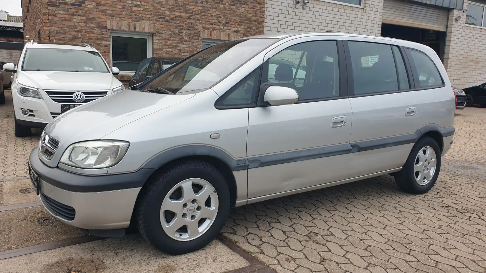 Opel Zafira 1.6/ 7 Sitzer Grau - 1