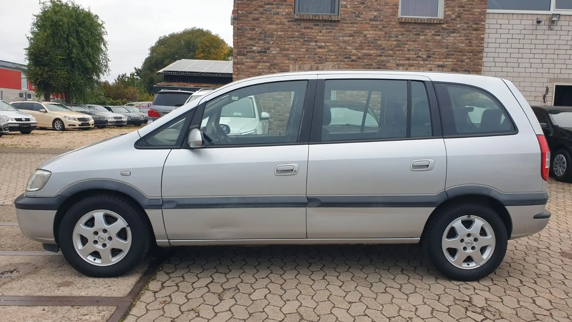 Opel Zafira 1.6/ 7 Sitzer Grau - 2