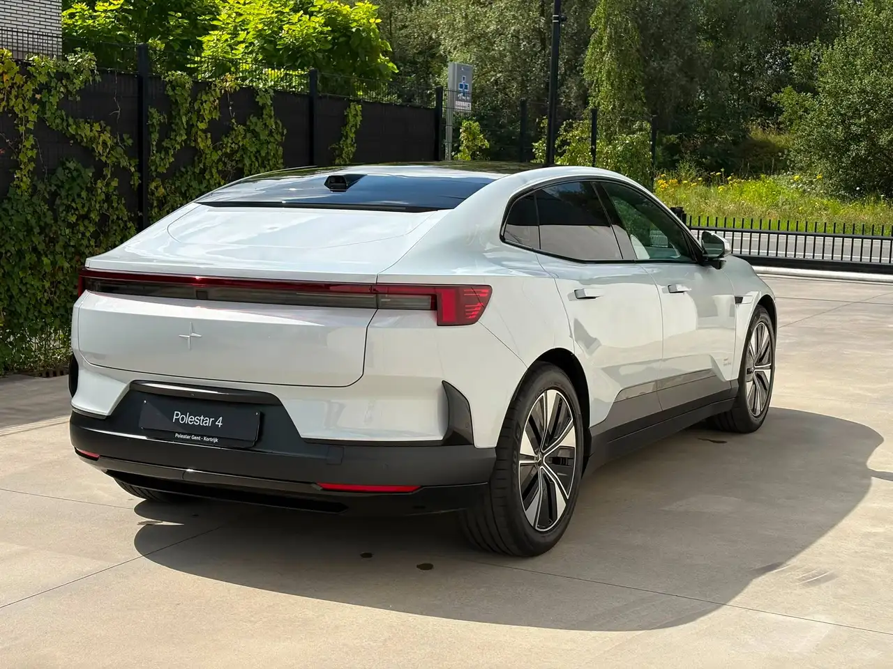 Polestar 4 2025
