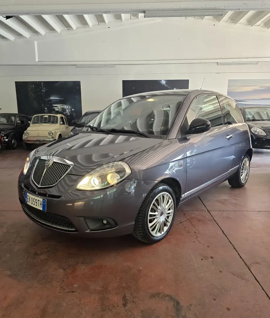 Lancia Ypsilon 1.2 8v Platinum s&s 69cv Grijs - 1
