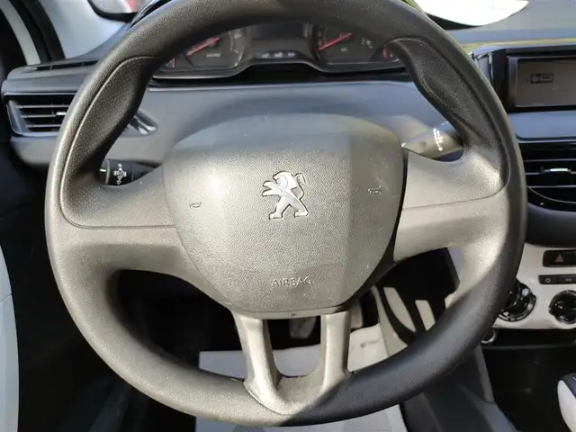 Peugeot 208 view 8