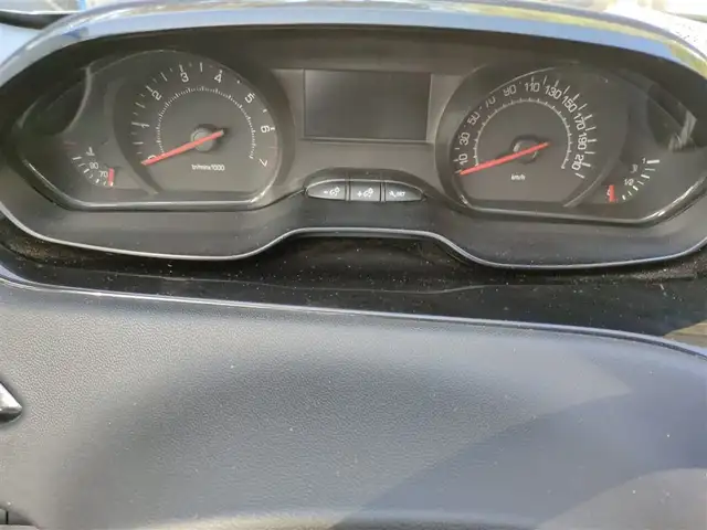 Peugeot 208 view 9