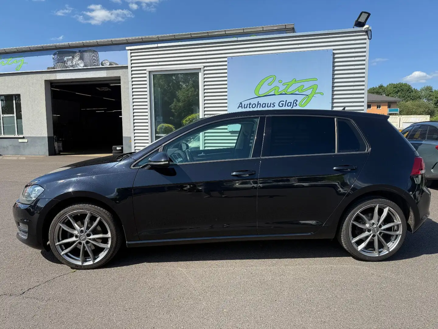 Volkswagen Golf VII Lim. Highl.+Xenon+Navi+Stdhzg.+SHZ+P.Da Noir - 1