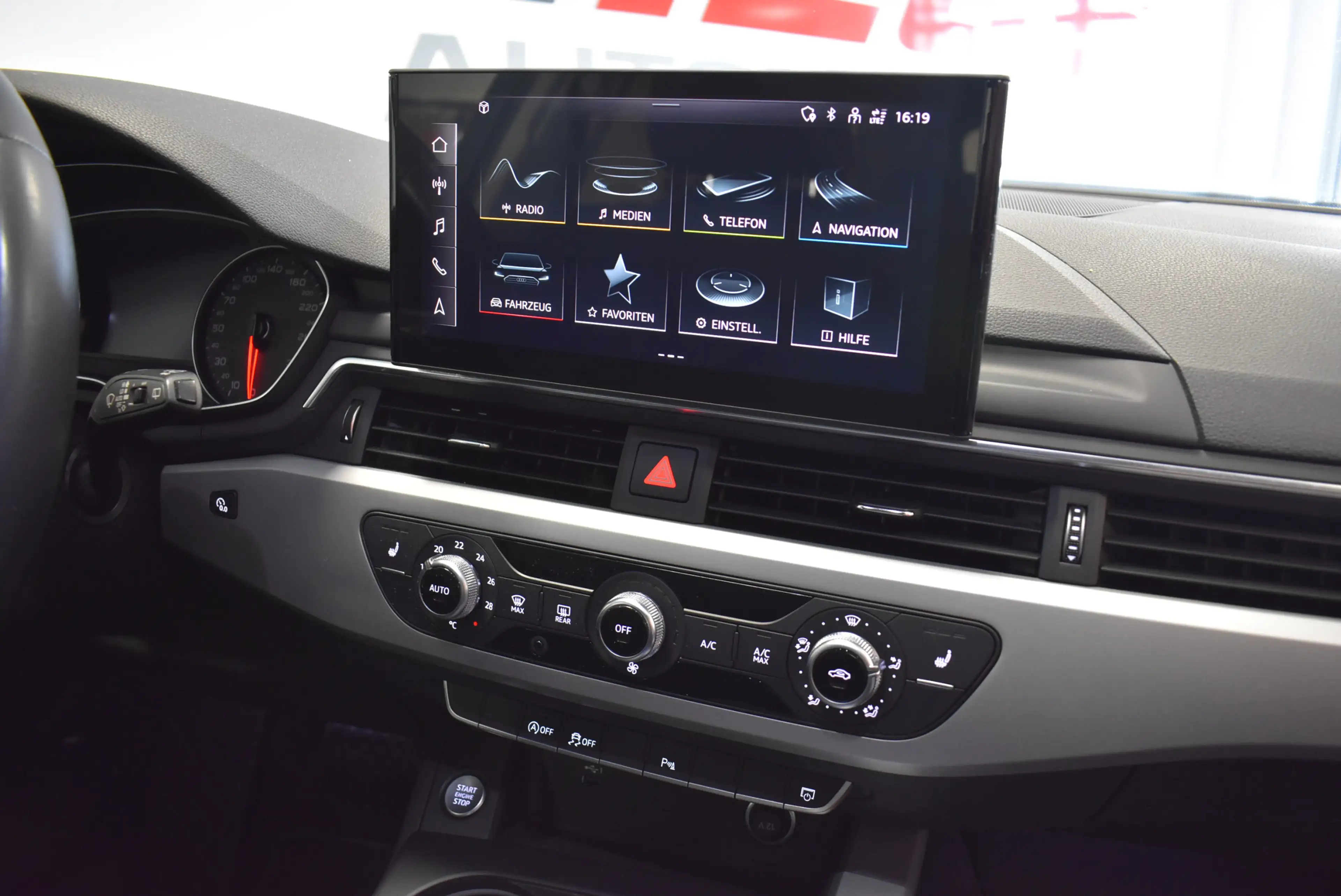 Audi A4 30 TDI Aut Navi LED ACC Sportsitze PDC 1-Hand — photo 8