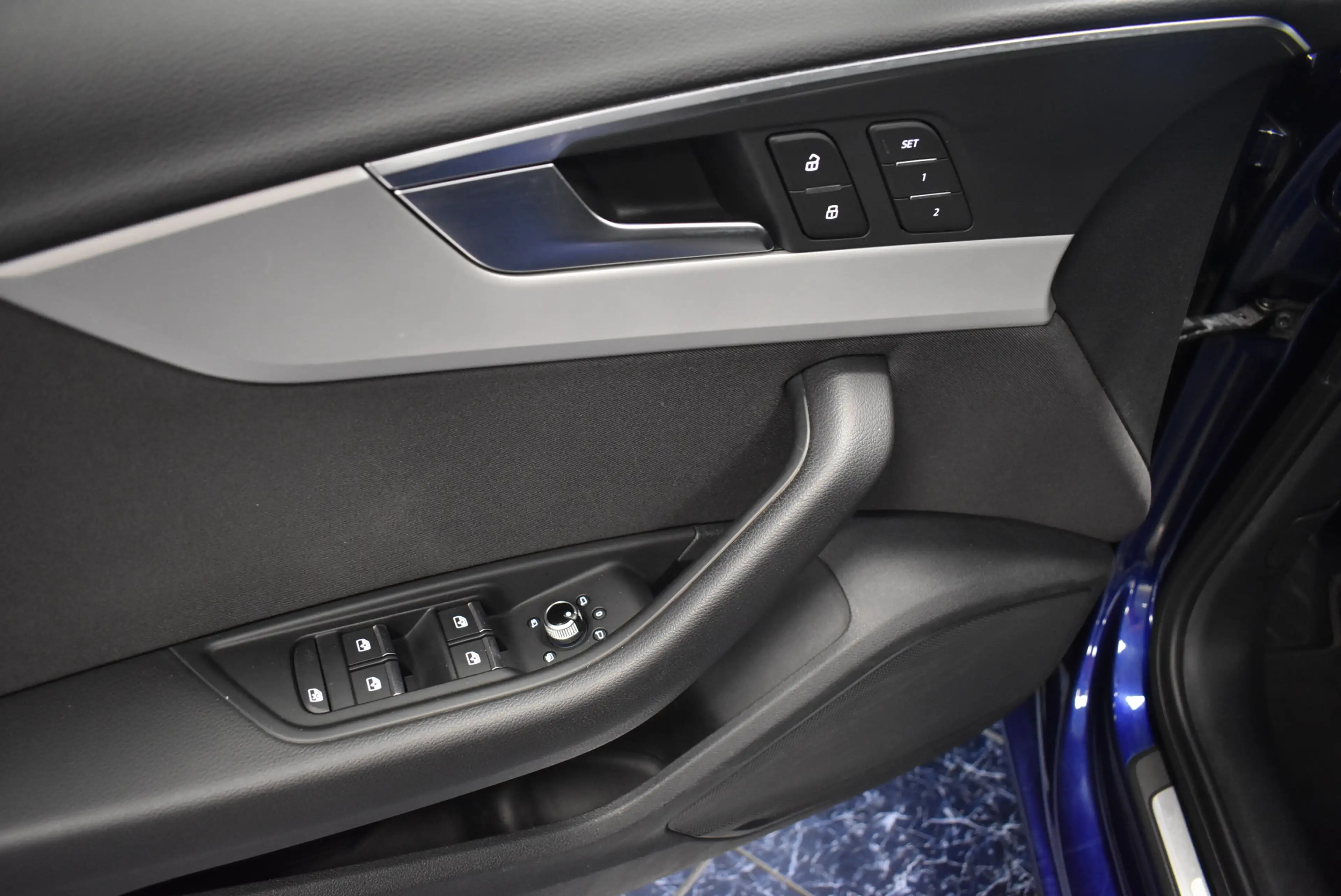 Audi A4 30 TDI Aut Navi LED ACC Sportsitze PDC 1-Hand — photo 13