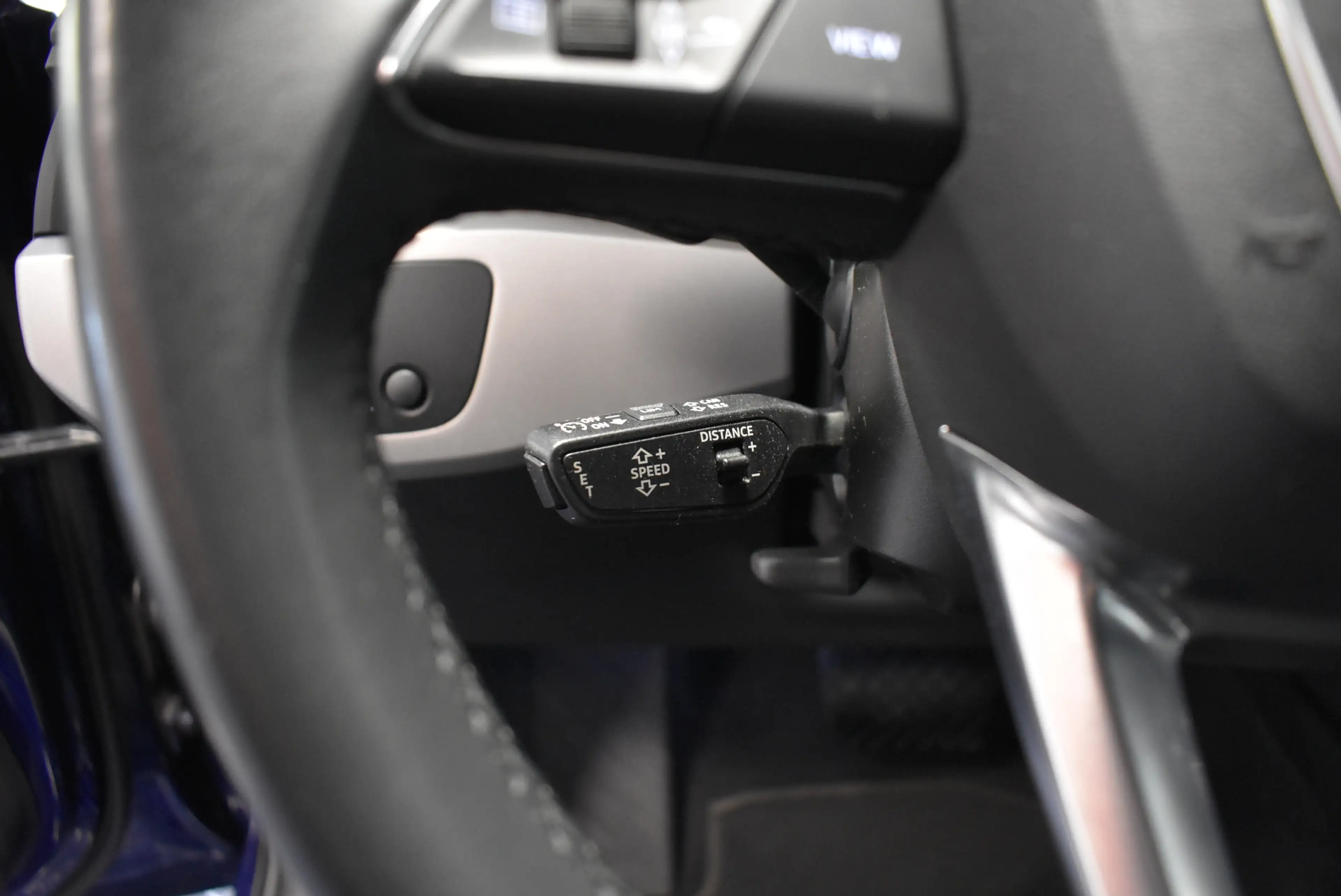 Audi A4 30 TDI Aut Navi LED ACC Sportsitze PDC 1-Hand — photo 12