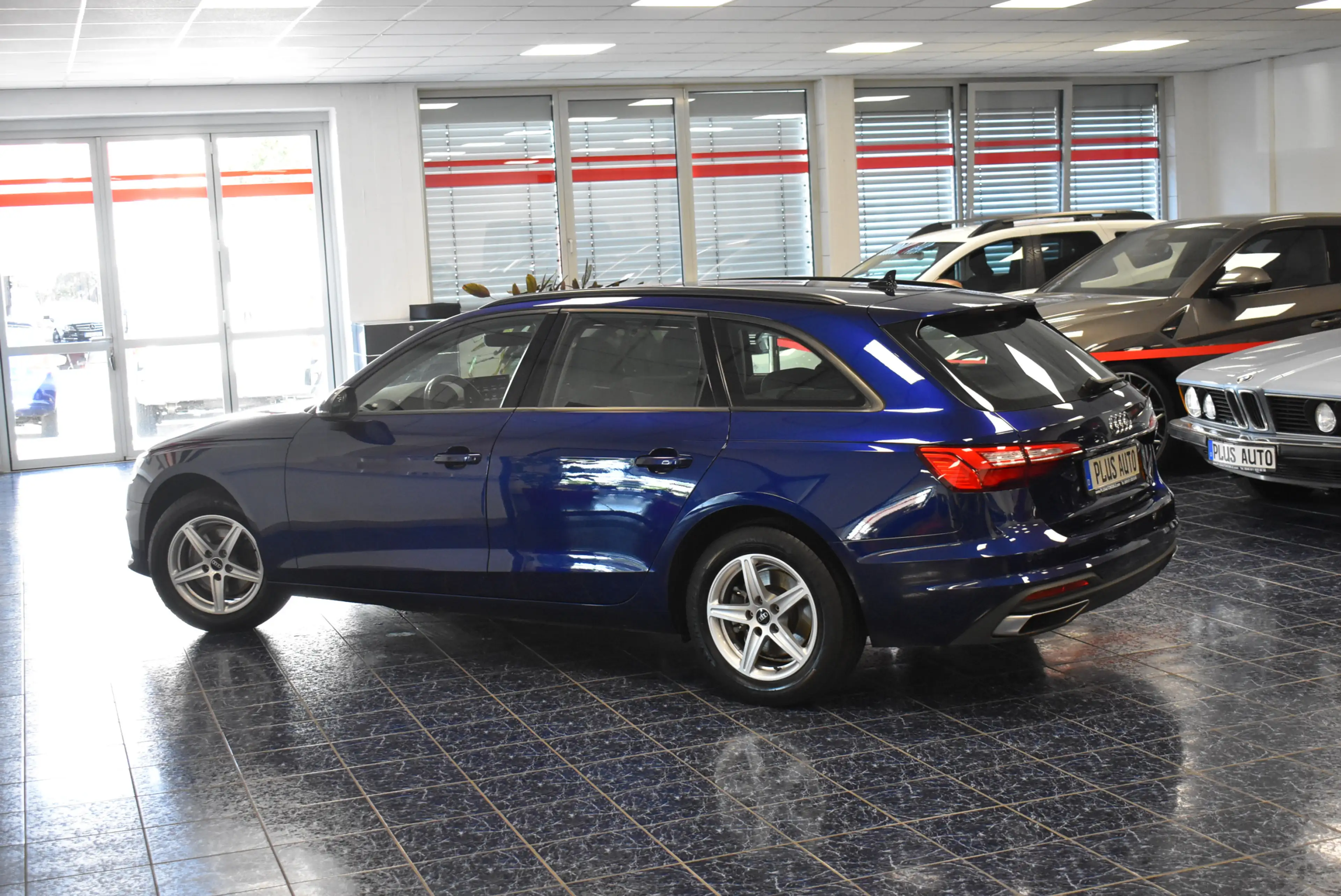 Audi A4 30 TDI Aut Navi LED ACC Sportsitze PDC 1-Hand — photo 4