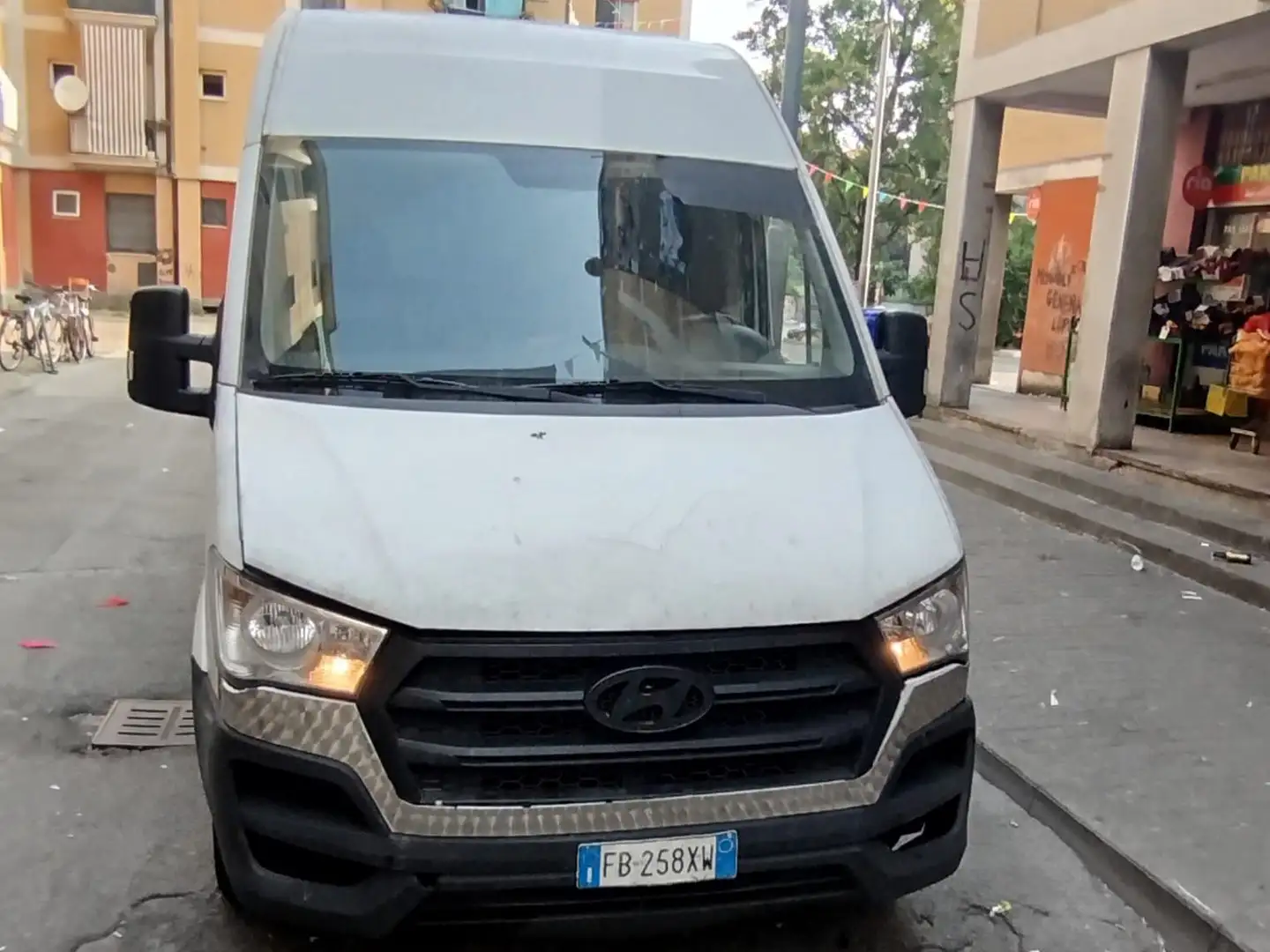 Hyundai H 350 Wit - 1