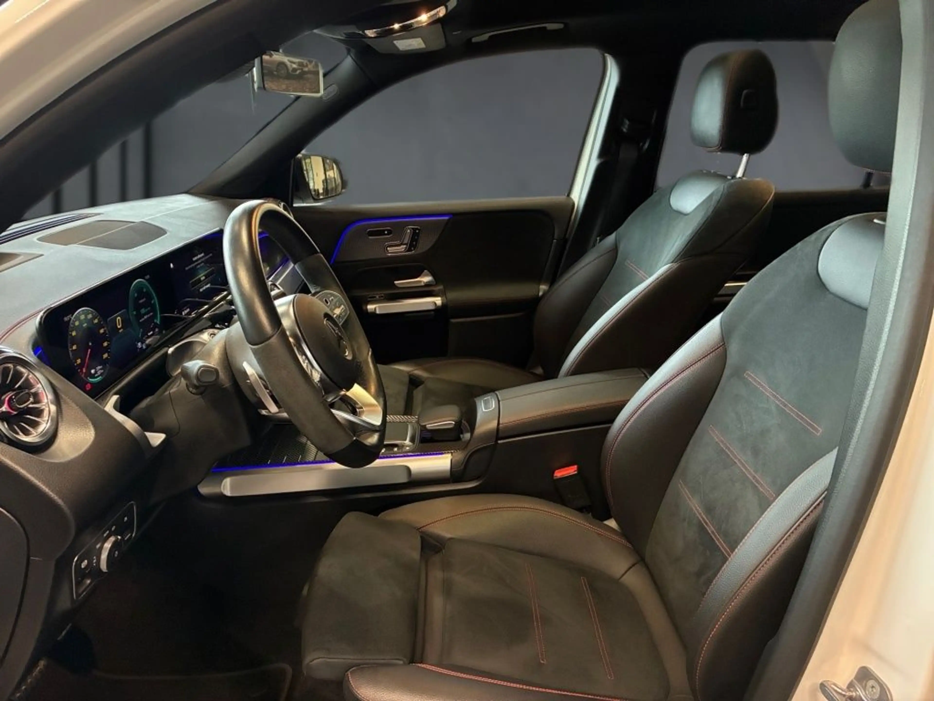 Mercedes-Benz EQB 300 4M AMG NIGHT+LED+DISTR+HuD+SOUND+PANO — photo 6