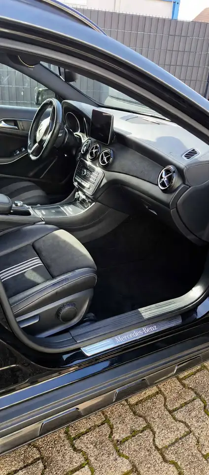 2017 Mercedes-Benz GLA 200 GLA 200 Urban, photograph 7
