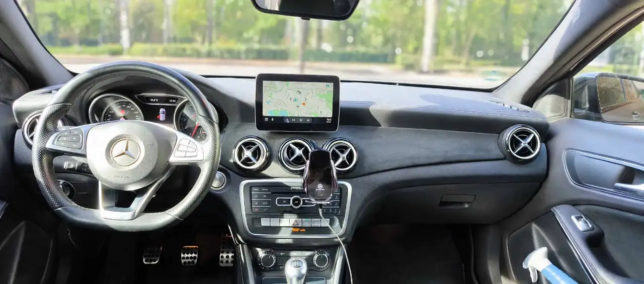 2017 Mercedes-Benz GLA 200 GLA 200 Urban, photograph 9