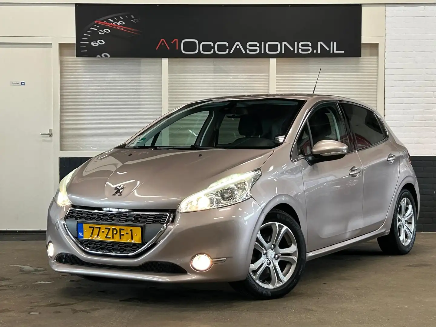 Peugeot 208 1.6 VTi Allure Grijs - 2