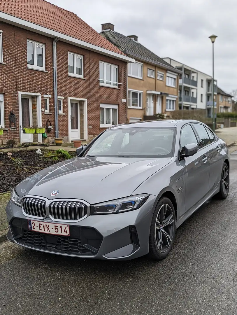 BMW Active Hybrid 3 330e Grau - 1