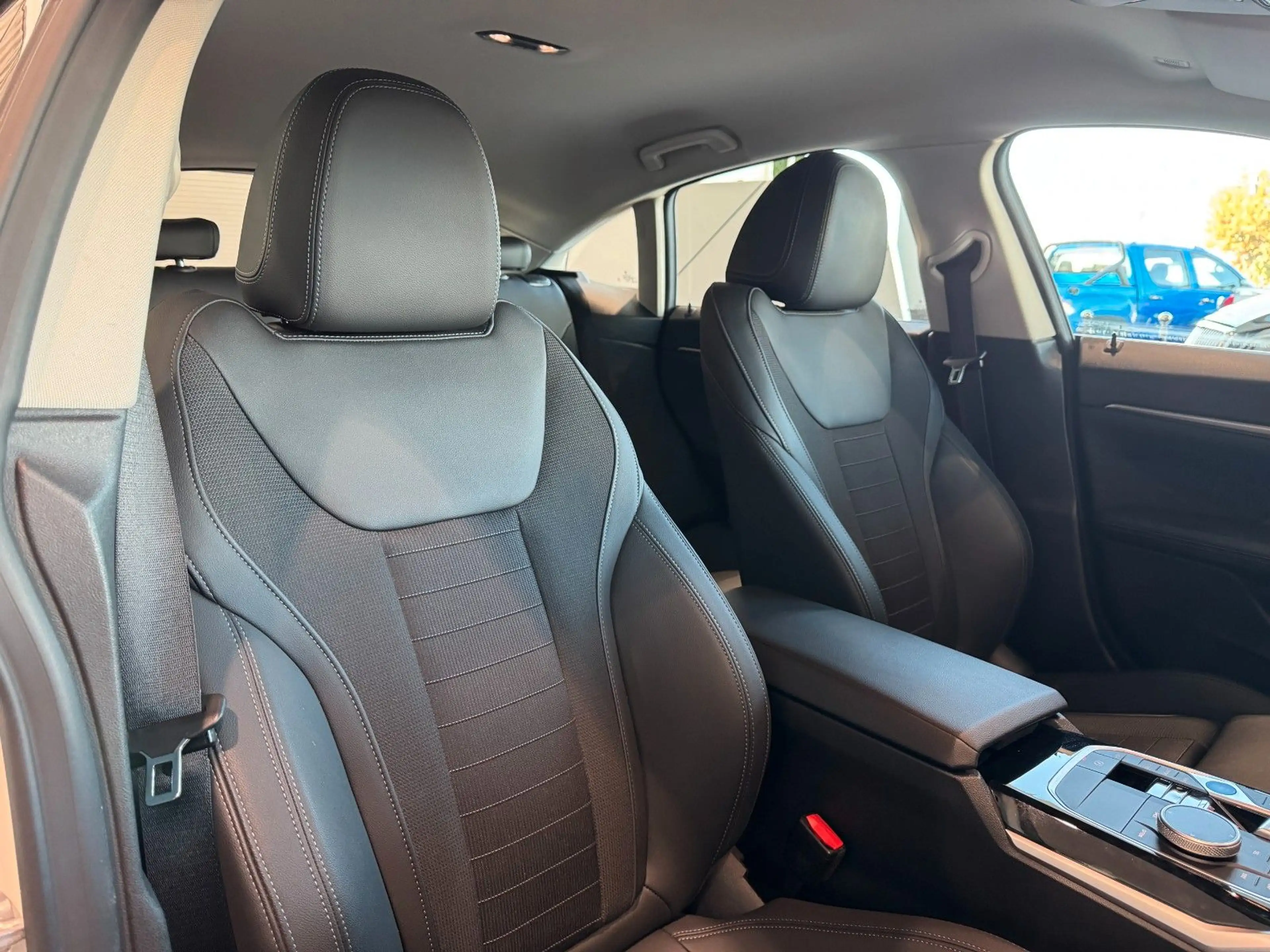 BMW i4 Gran Coupe 35e Curved Lenkradhzg LED ACC AHK — photo 15