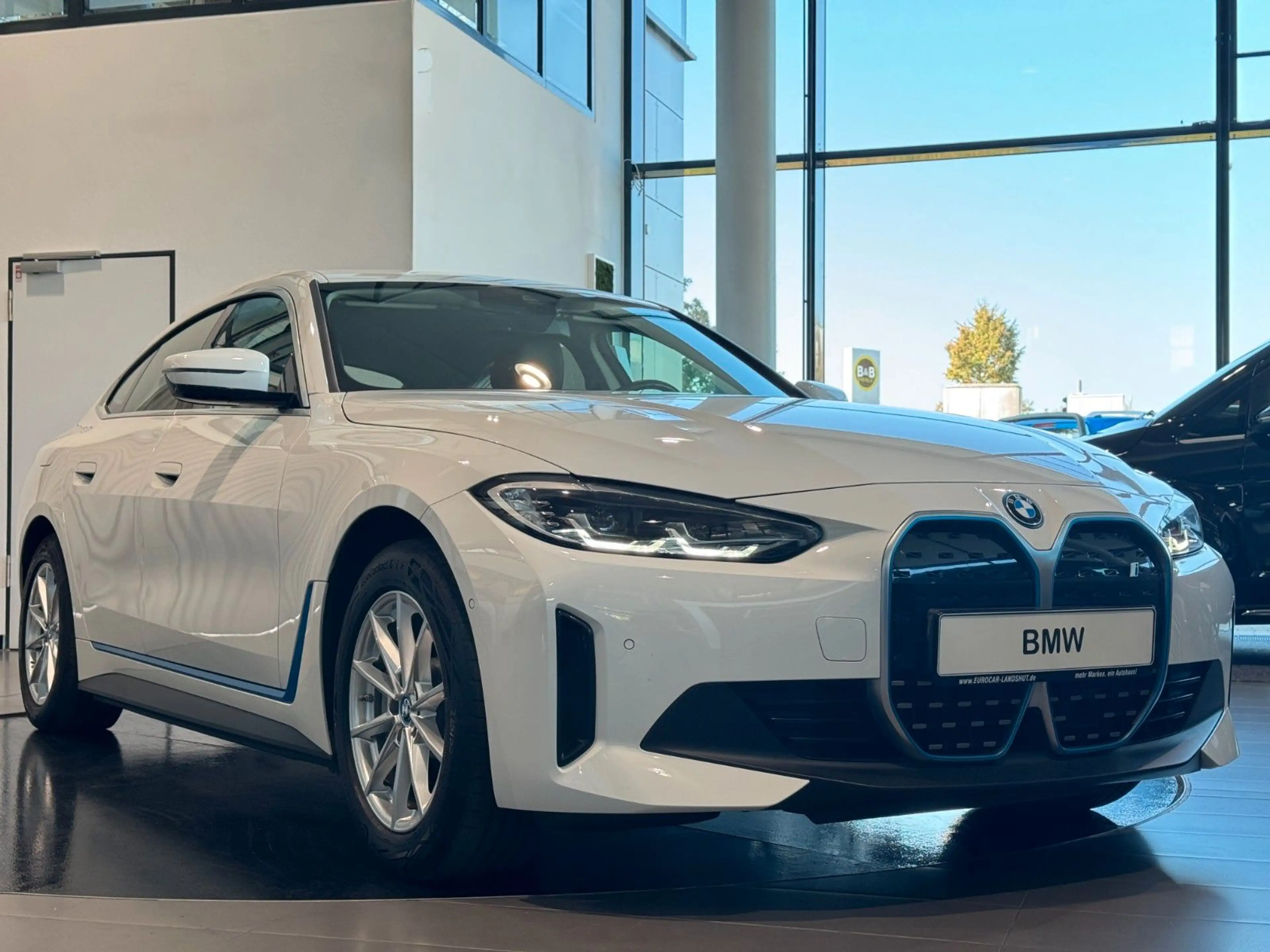 BMW i4 Gran Coupe 35e Curved Lenkradhzg LED ACC AHK — photo 3