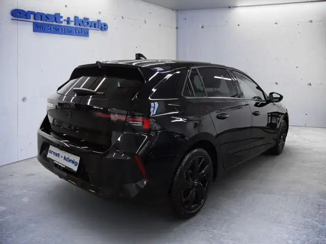 Opel Astra view 3