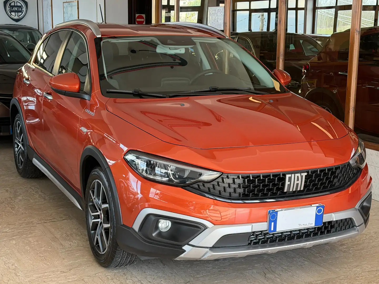 Fiat Tipo New 1.6 M.JET 130 cv. 5 porte CROSS (Nav) Arancione - 2