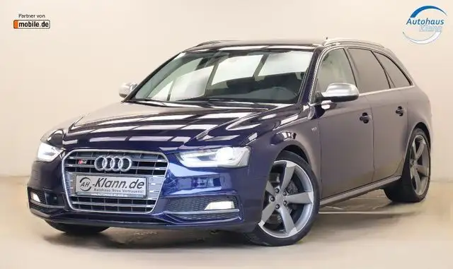 Audi S4 view 3