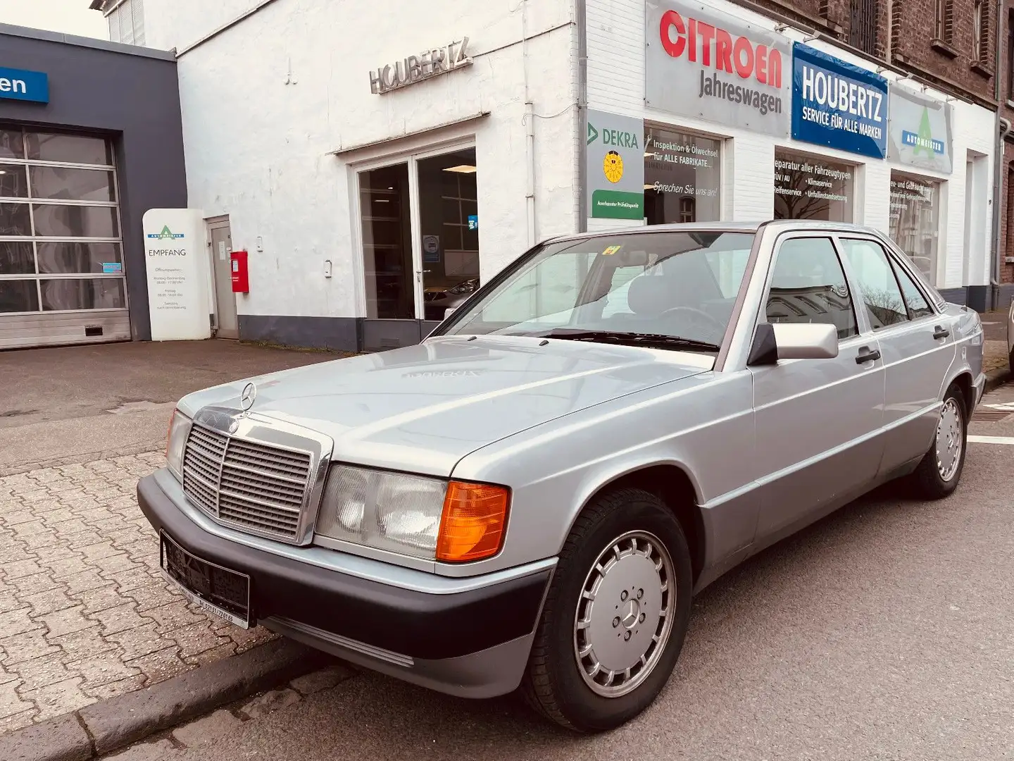 Mercedes-Benz 190 E 2.6 Leder/SHZ/H-Zulassung Silber - 1