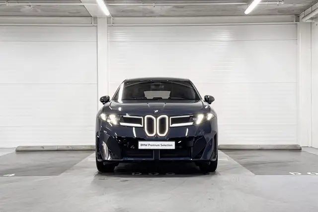 BMW iX3 view 5