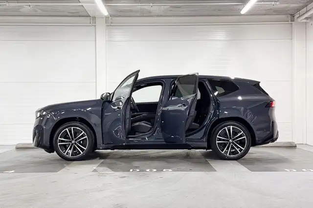 BMW iX3 view 3