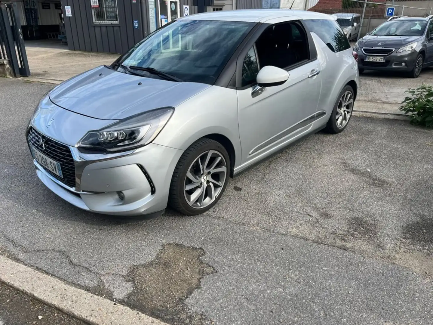 DS Automobiles DS 3 PURETECH 130CH SPORT CHIC S&S Grijs - 2