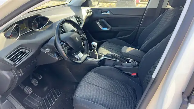 Peugeot 308 view 8