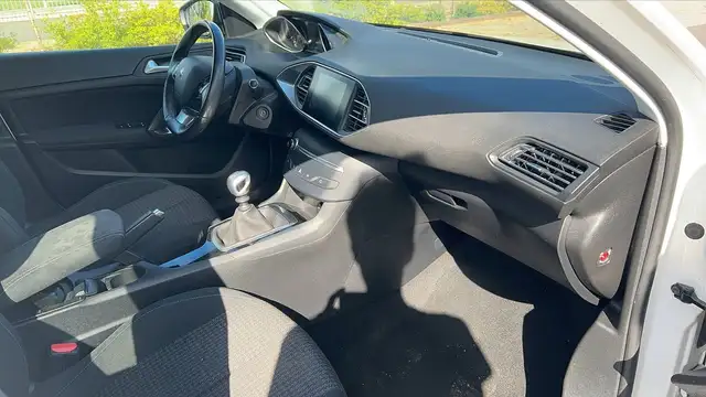 Peugeot 308 view 10