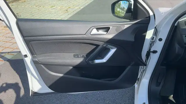Peugeot 308 view 7