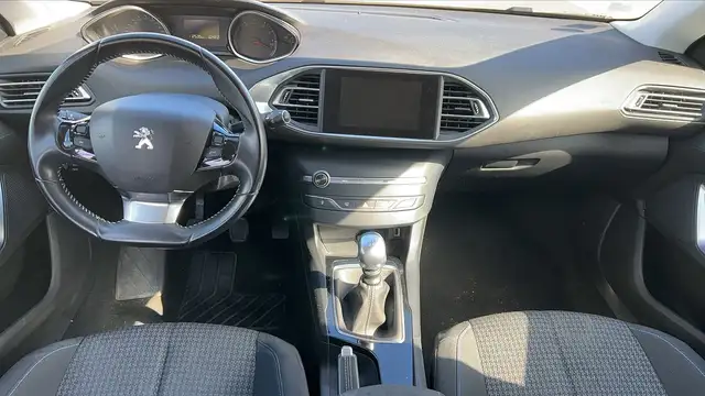 Peugeot 308 view 11