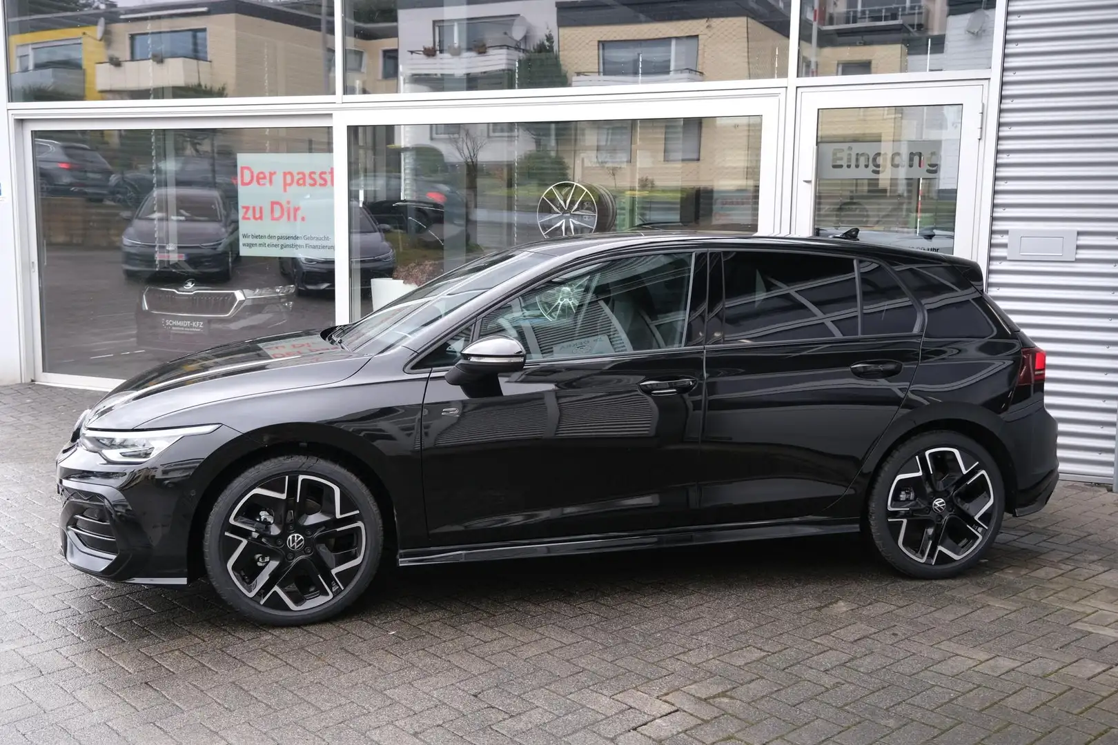 Volkswagen Golf 1.5 eTSI DSG R-Line AHK LED+ 18" Kamera ACC Kom... Schwarz - 2