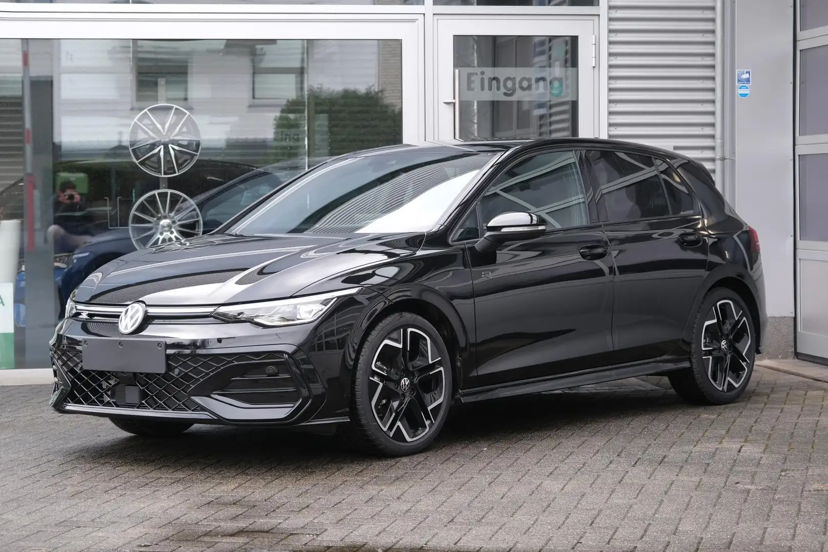Volkswagen Golf 1.5 eTSI DSG R-Line AHK LED+ 18" Kamera ACC Kom... Schwarz - 1
