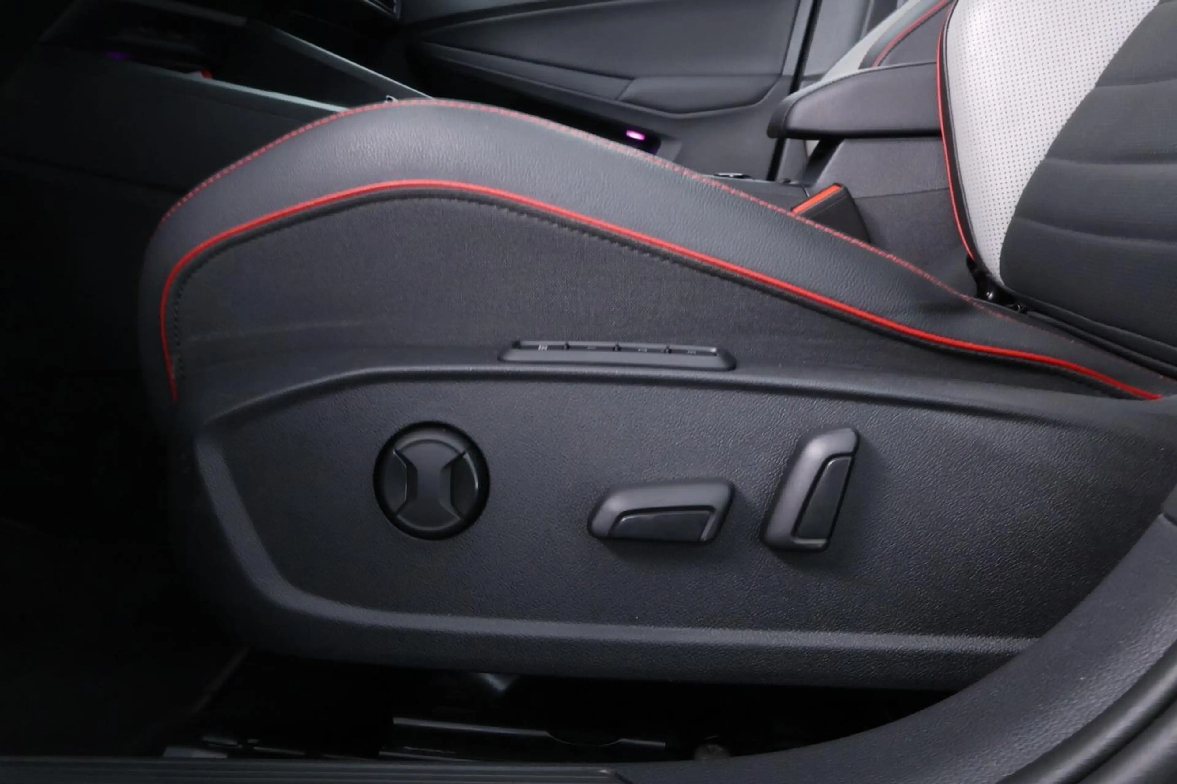 Volkswagen Golf GTI 2.0 TSI Clubsport |PANO|H&K|IQ.LIGHT|CAMERA|HUD|SF — photo 12