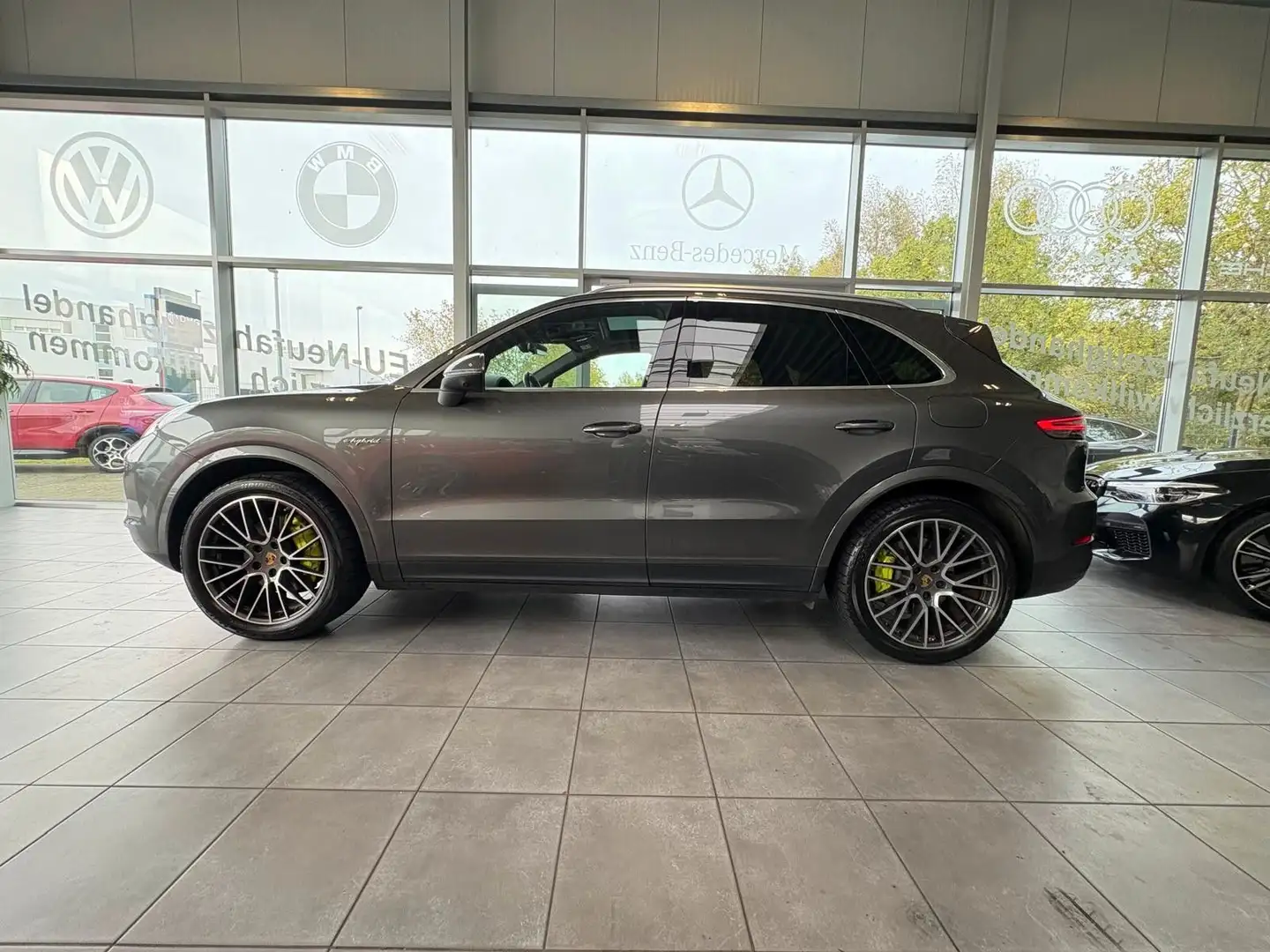 Porsche Cayenne E-Hybrid Grau - 2