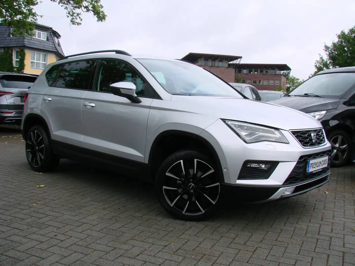 SEAT Ateca 1.6TDI Style Navi LED Beats PDC Silber - 1