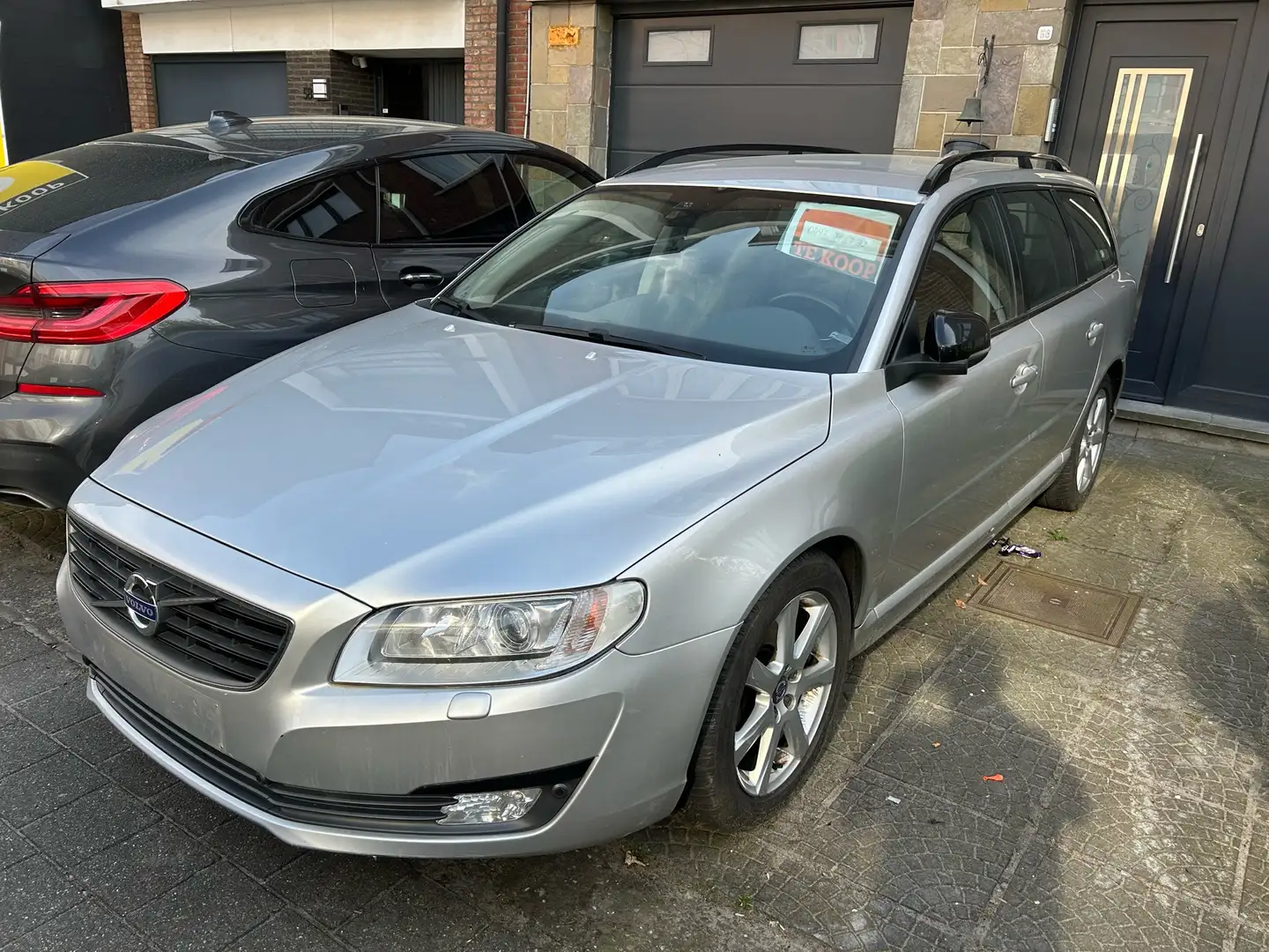 Volvo V70 D4 Geartronic Momentum Zilver - 1