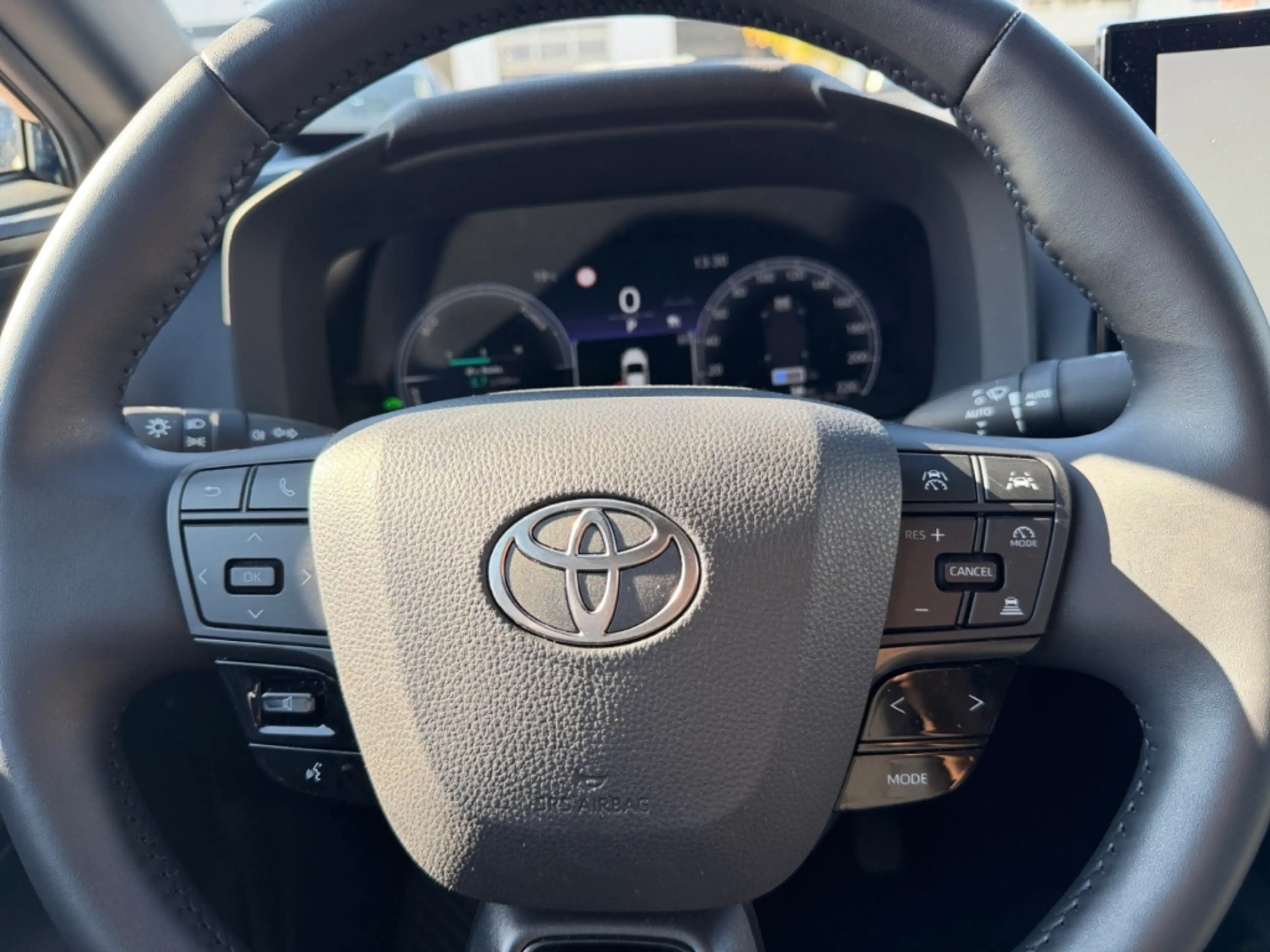 Toyota C-HR 1.8 Hybrid Teamplayer *Technik Paket*CAM*SHZ* — photo 13