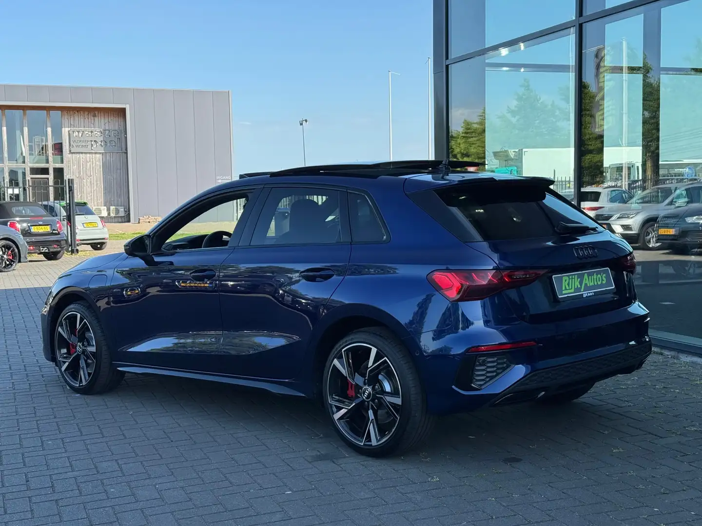 Audi A3 Sportback 45 TFSI e S edition Competition * Panora Bleu - 2