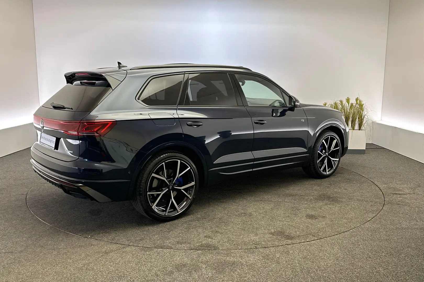 Volkswagen Touareg R 3.0 eHybid Blau - 2