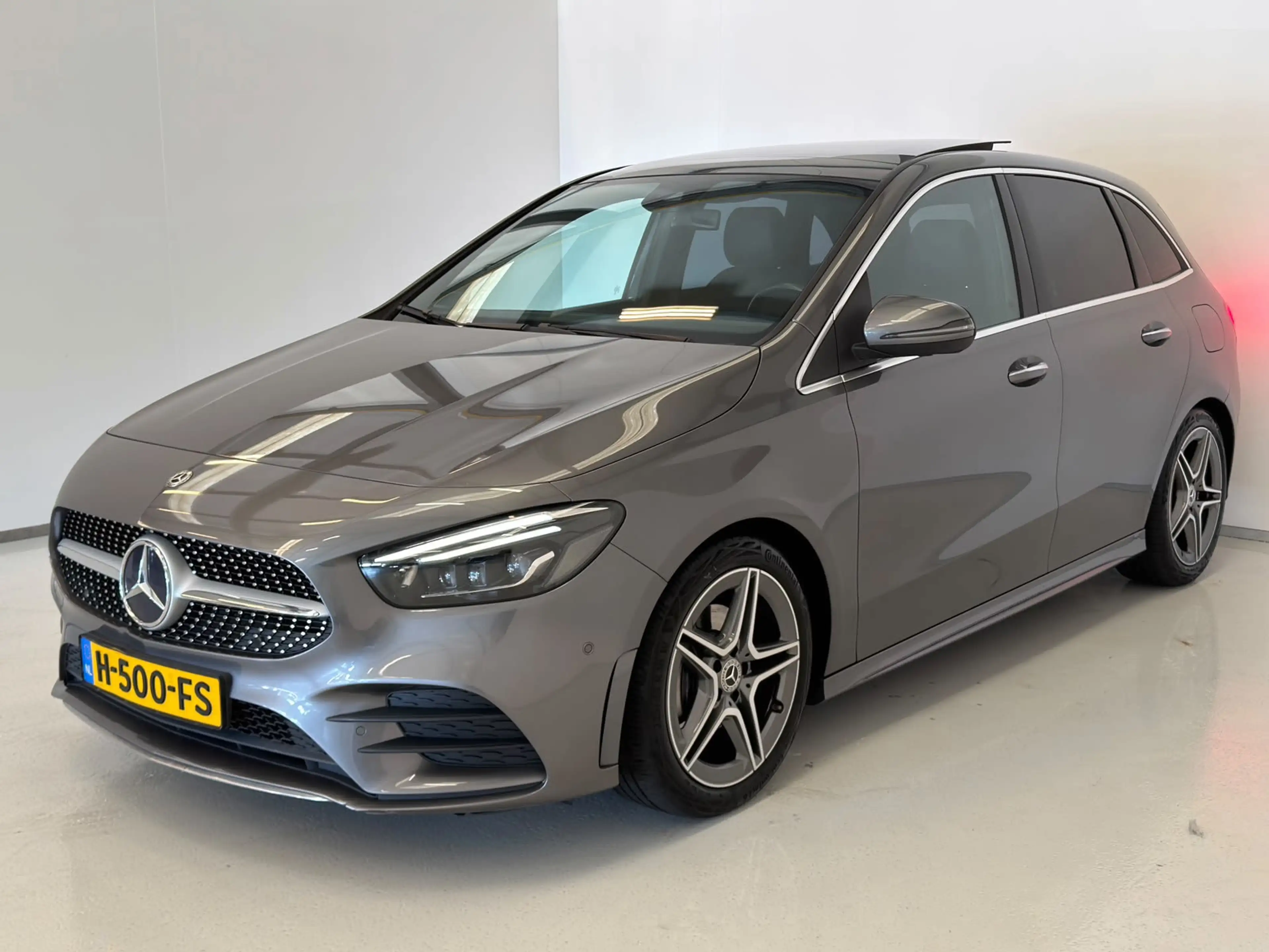 Mercedes-Benz B 180 AMG / NL-auto / 1e eig. / Burmester / Pano — photo 3