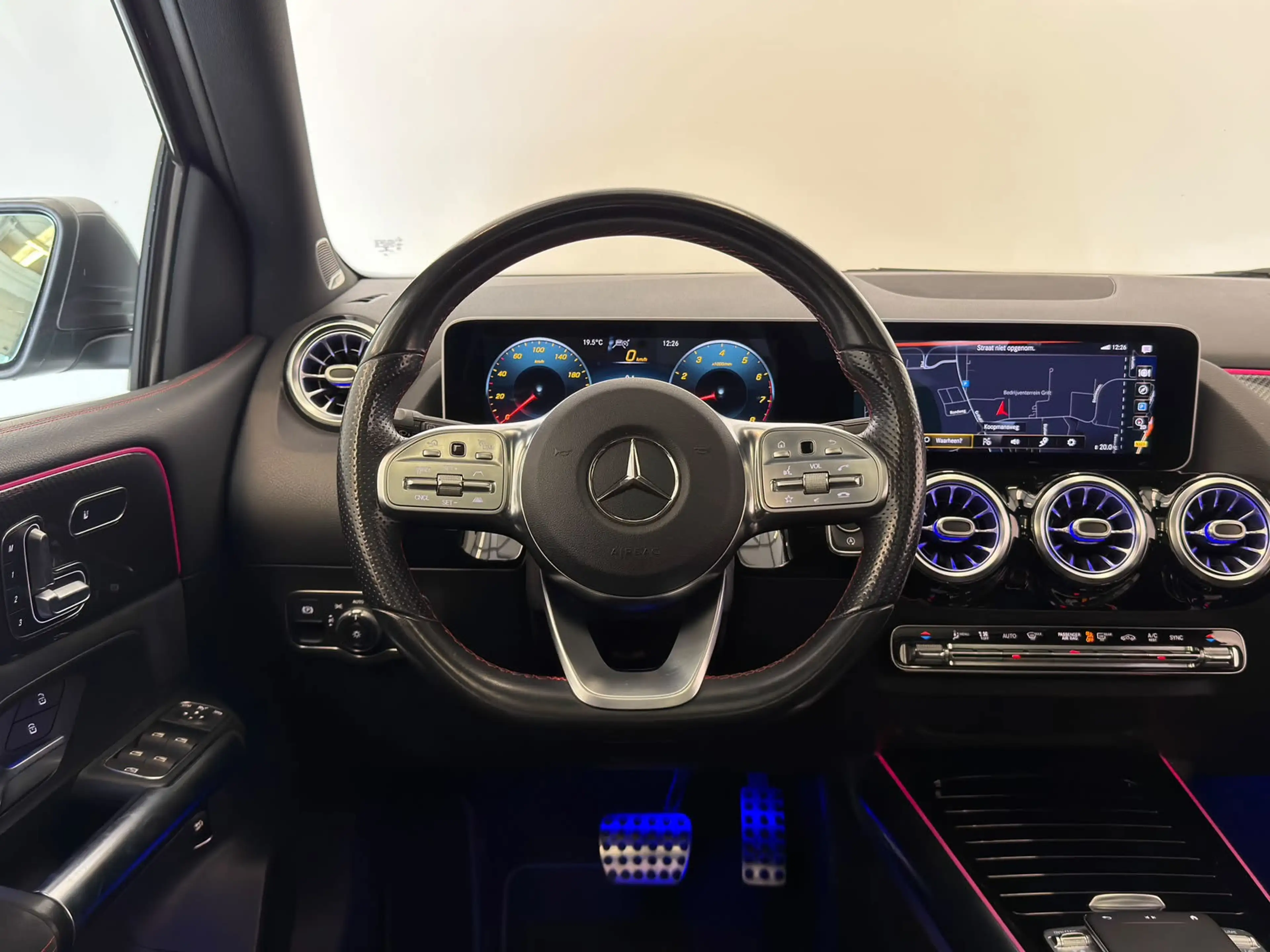 Mercedes-Benz B 180 AMG / NL-auto / 1e eig. / Burmester / Pano — photo 11
