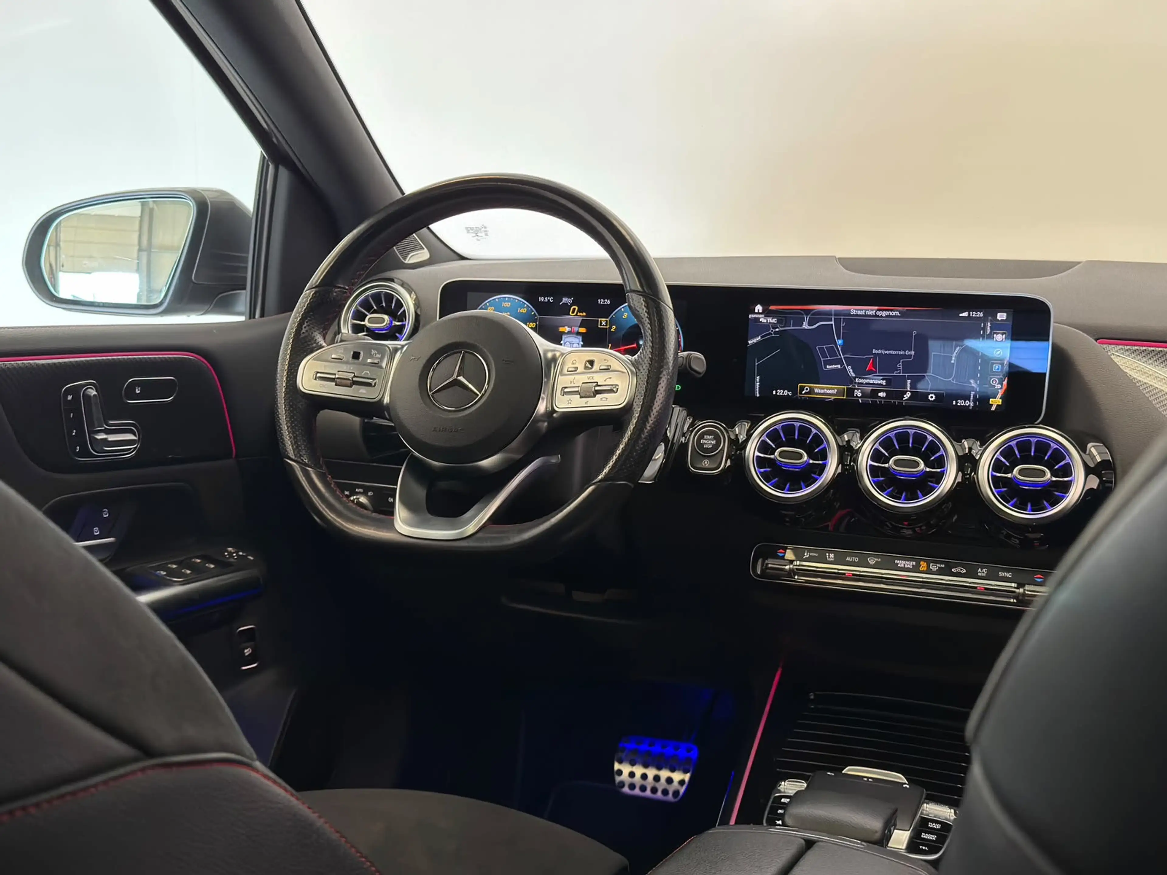 Mercedes-Benz B 180 AMG / NL-auto / 1e eig. / Burmester / Pano — photo 10
