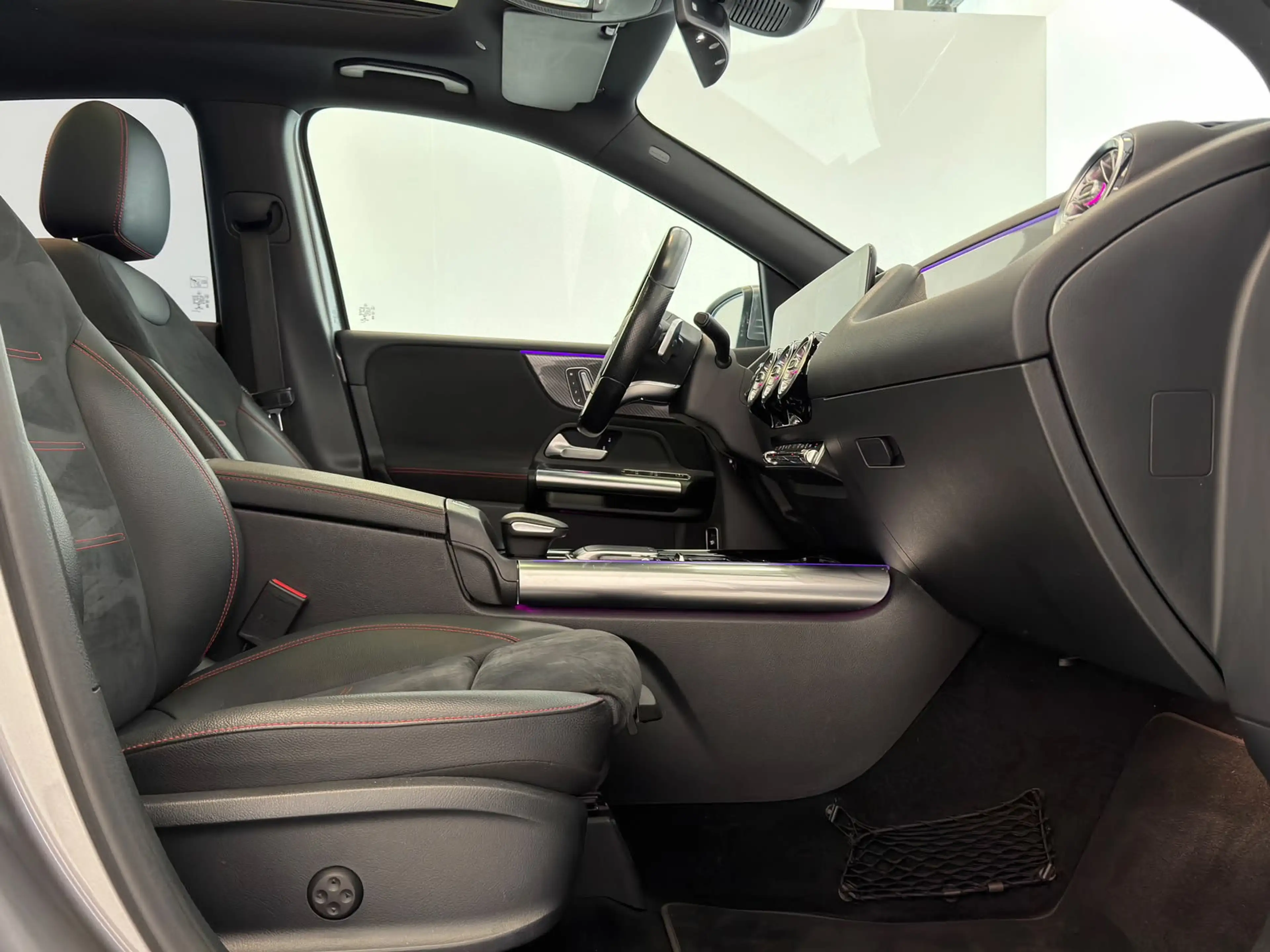 Mercedes-Benz B 180 AMG / NL-auto / 1e eig. / Burmester / Pano — photo 8