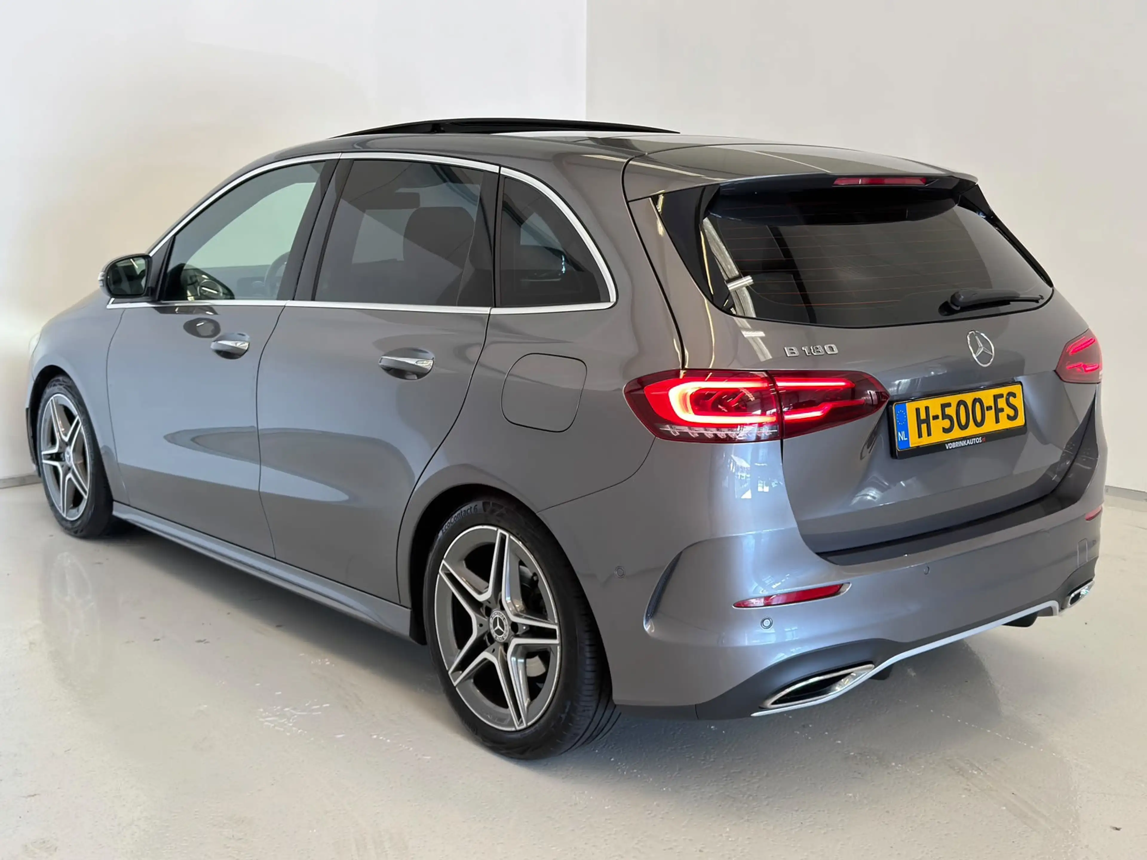 Mercedes-Benz B 180 AMG / NL-auto / 1e eig. / Burmester / Pano — photo 4