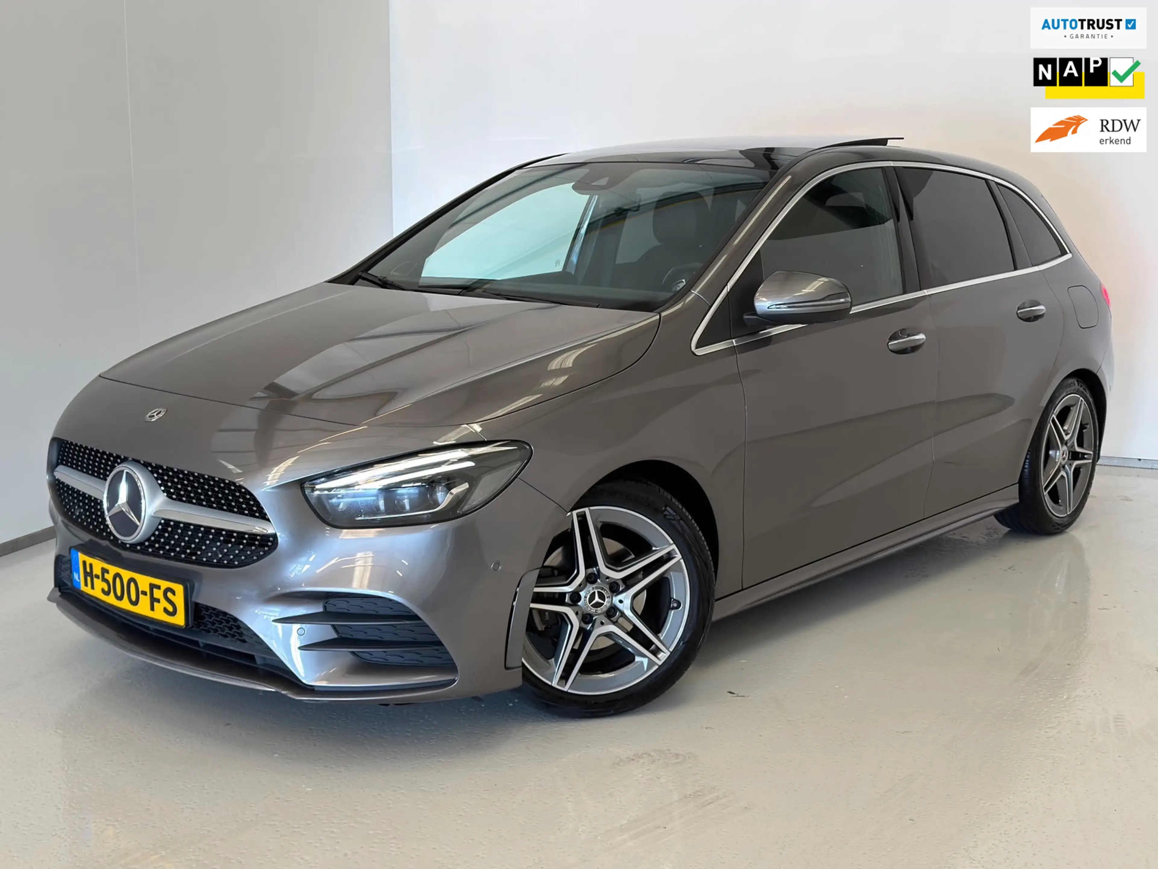 Mercedes-Benz B 180 AMG / NL-auto / 1e eig. / Burmester / Pano