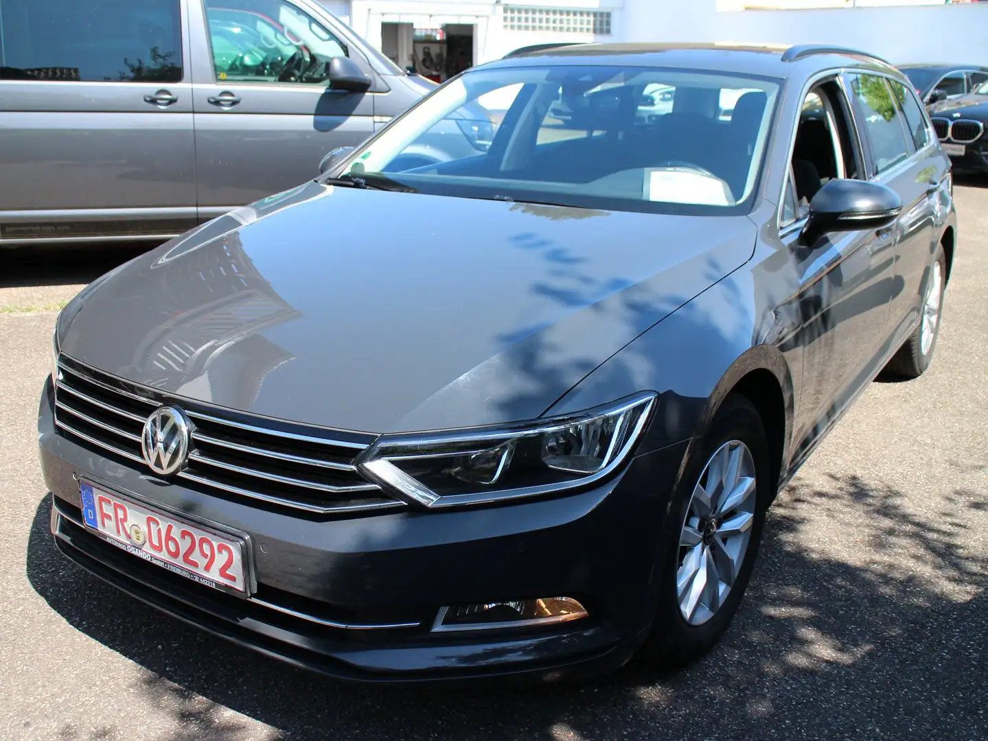 Volkswagen Passat Variant 2.0 TDI SCR DSG Comfl/ATM/Nav/PDC/AHK/ALU/Klimaaut Gris - 1
